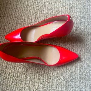 Michael Kors Neon Coral almond toe pump sz 7